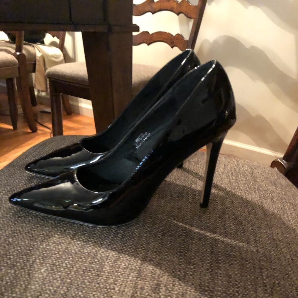 Glossy black Stilettos